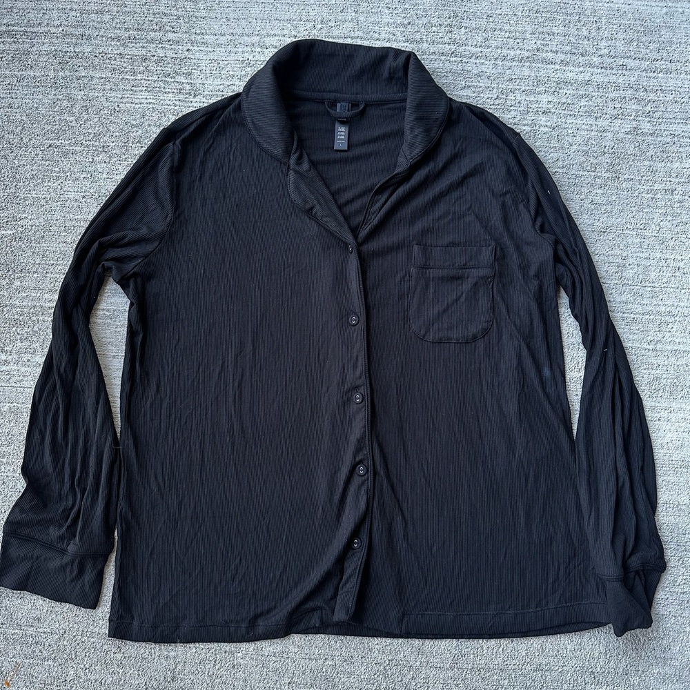 Skims Modal Button Down Size L - image 1